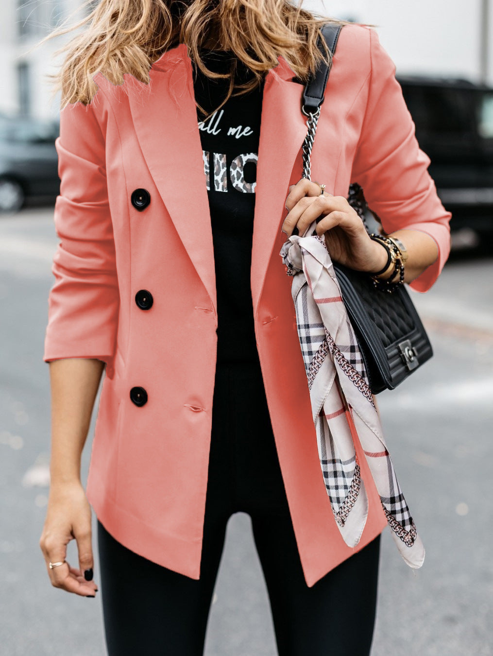 Dame elegant blazer med dobbelte knaplukninger og figursyet snit Stilla
