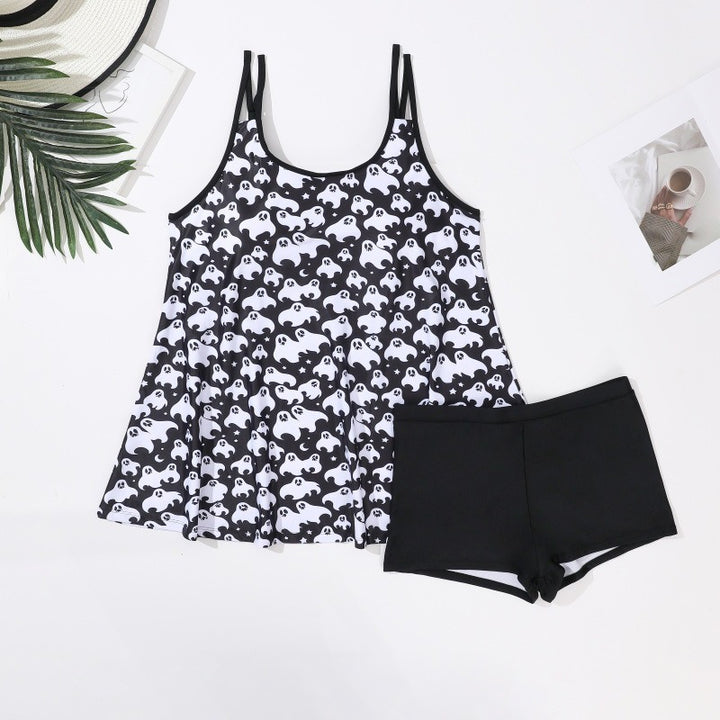 Damer legende strand-outfit med flydende top og shorts Skovae