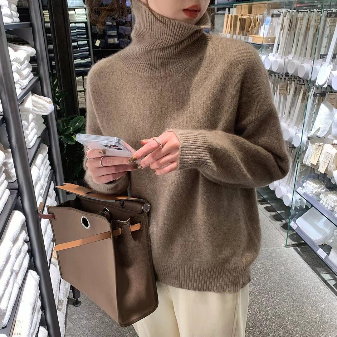 Kvinders hyggelige turtle neck sweater lavet af fin uld Stilla