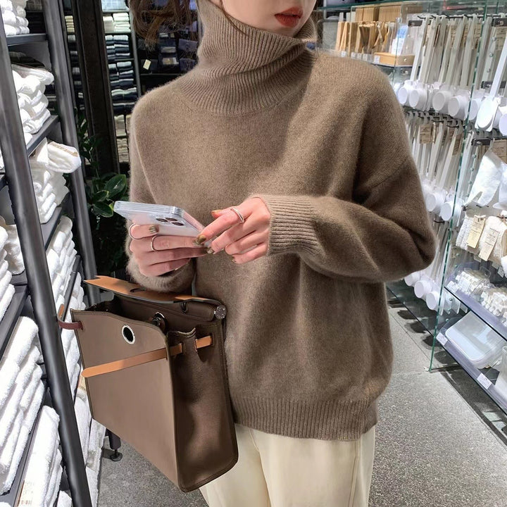 Kvinders hyggelige turtle neck sweater lavet af fin uld Stilla
