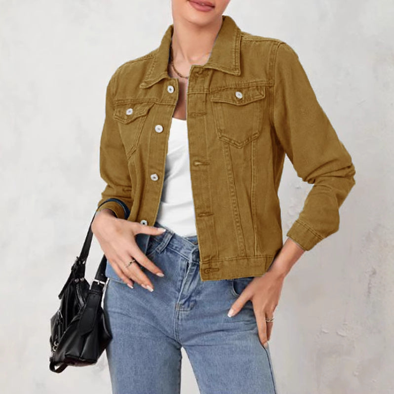 Dame denimjakke i et klassisk-moderne design med en tætsiddende silhuet Stilla