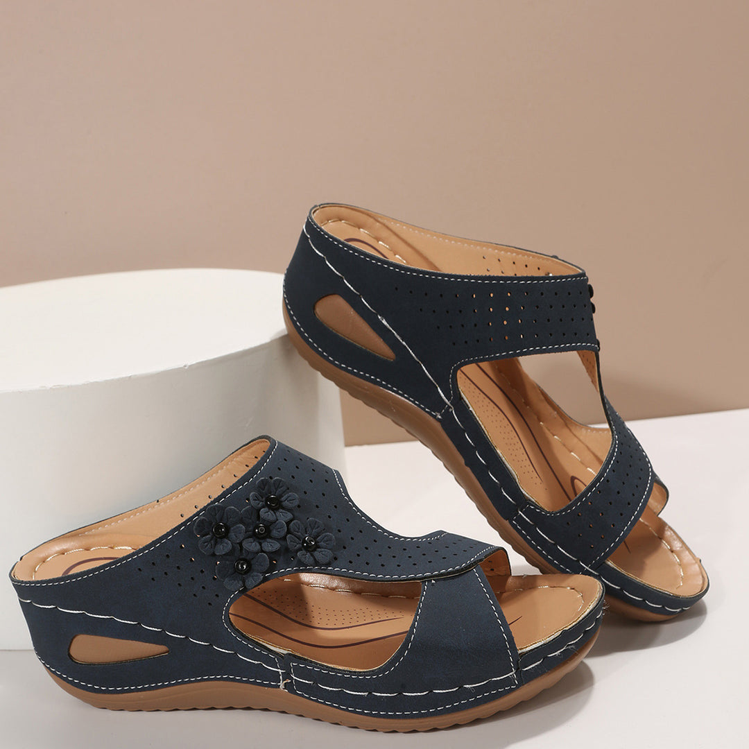 Damer Komfortable Wedge-sandaler med luftig overfladestruktur og elastiske remme Stilla