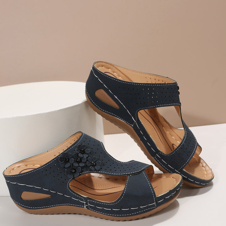 Damer Komfortable Wedge-sandaler med luftig overfladestruktur og elastiske remme Stilla