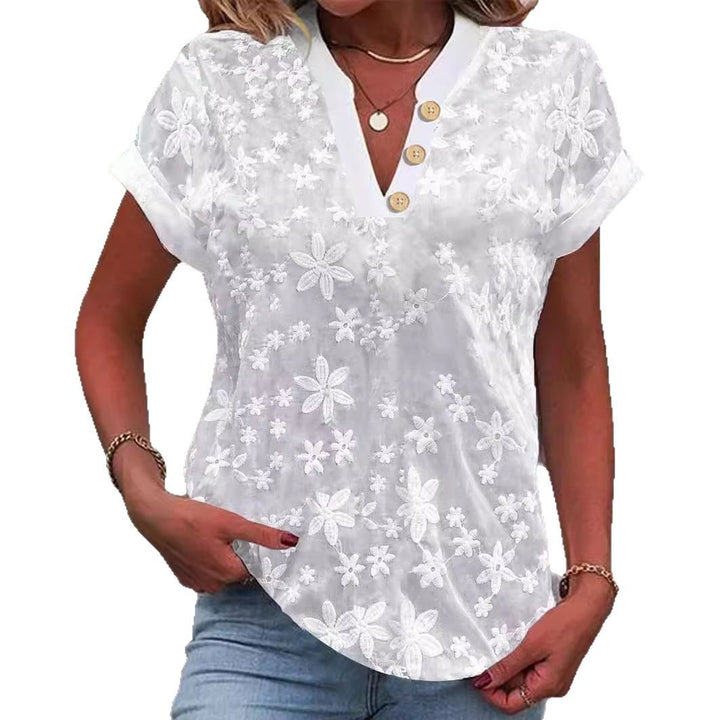 Damebluse med feminint blomsterbroderi-mønster Stilla
