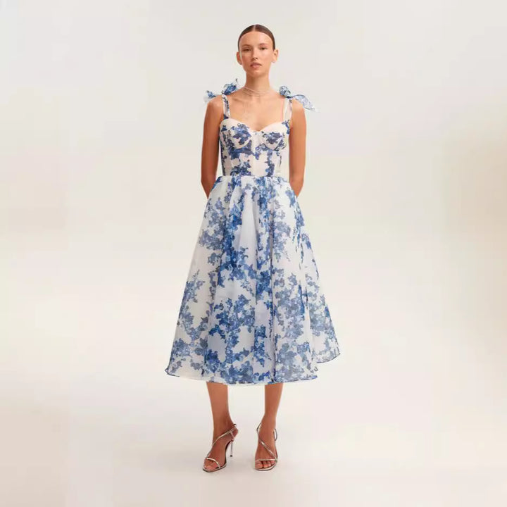 Dame bryllupskjole med off-shoulder design og voluminøse puffærmer. Stilla