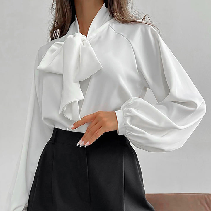 Dame elegant bluse med smart indpakningsdesign og brede ærmer Stilla