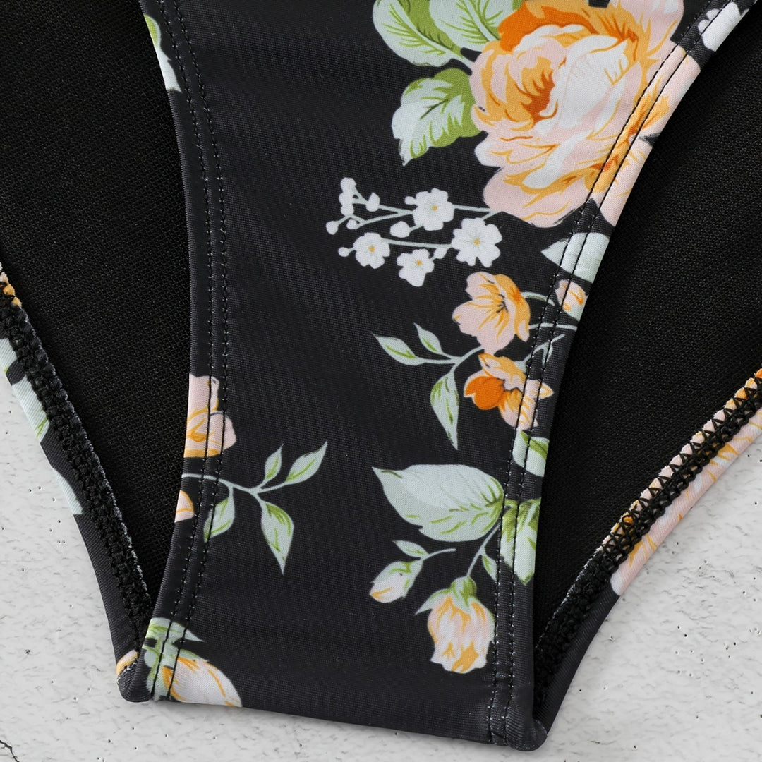 Dame én-delt badedragt med ruffledetails og blomstret design Skovae