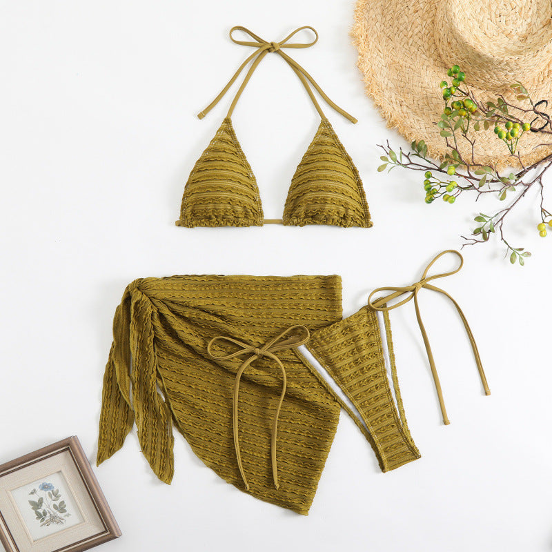 Dame trekant-bikini med volandetaljer og modern sarong-udseende Skovae