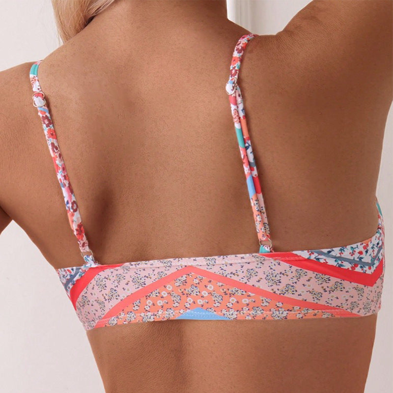 Dame Triangel-Bikini med blomsterprint og moderne detaljer Skovae