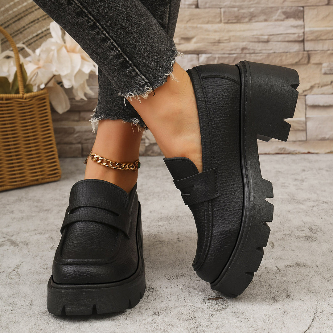 Dame plateau slip-ons med skridsikker profileret sål og modigt design Stilla