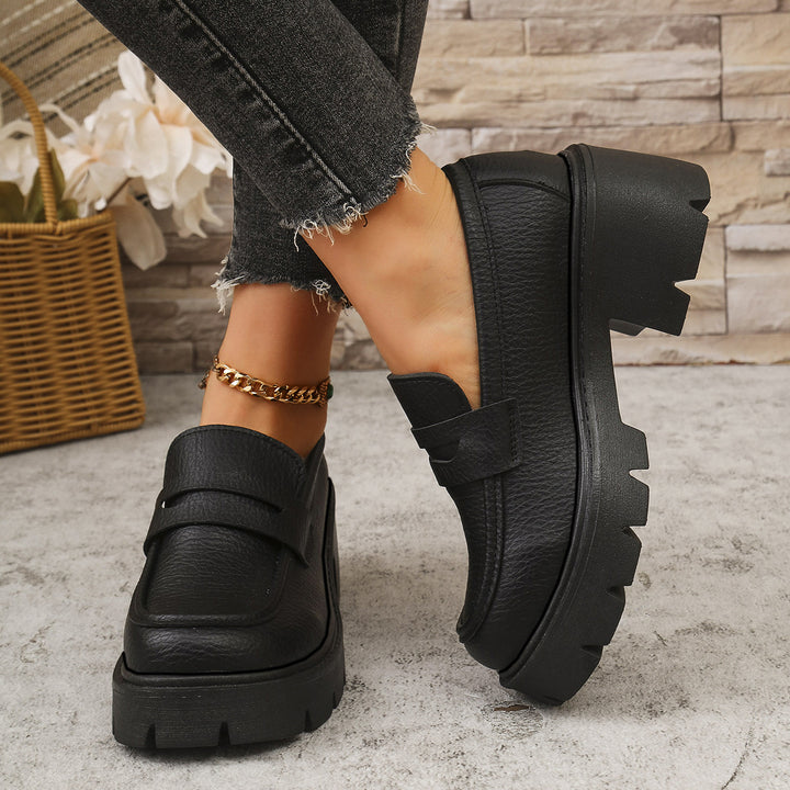 Dame plateau slip-ons med skridsikker profileret sål og modigt design Stilla