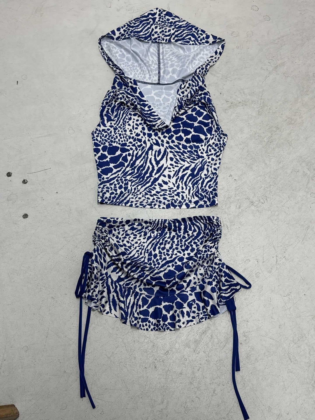 Damer sporty bikini sæt med hætte og legende flæse-design Skovae