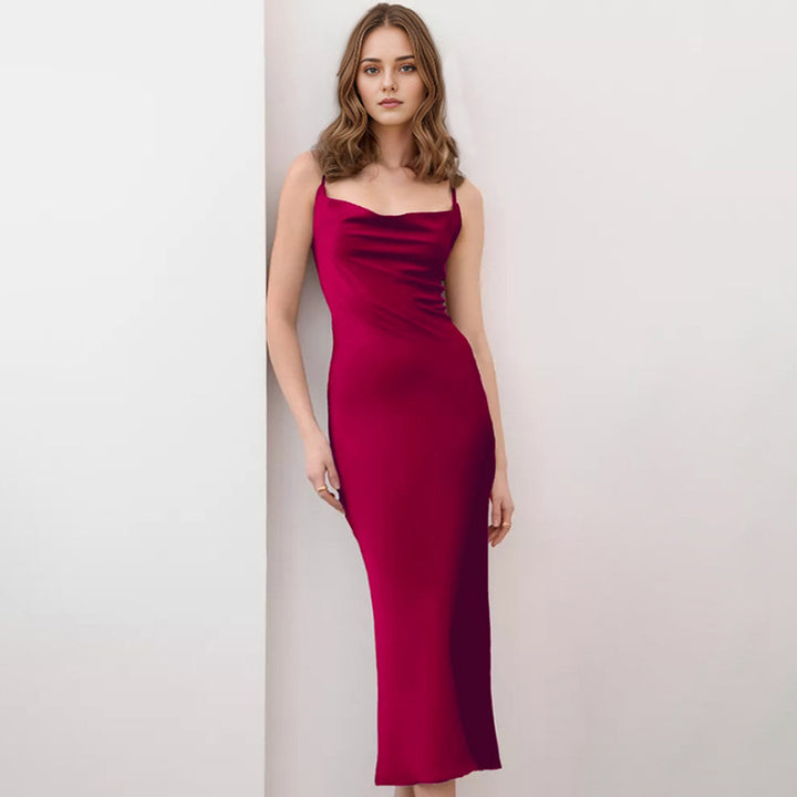 Dame Satin-midi-kjole med elegant snit og justerbare stropper Stilla