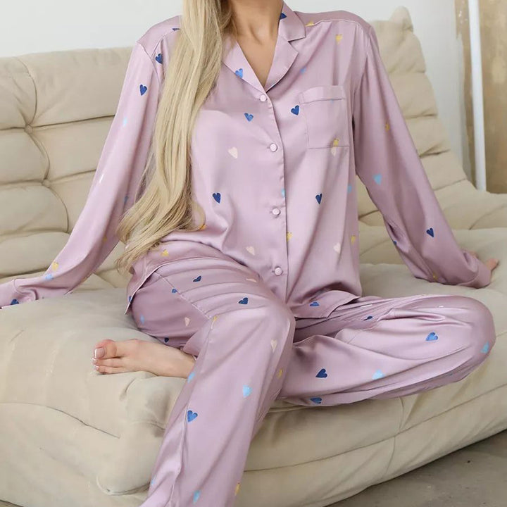 Dame Pyjamasæt med glade hjerte-design og løs pasform Stilla