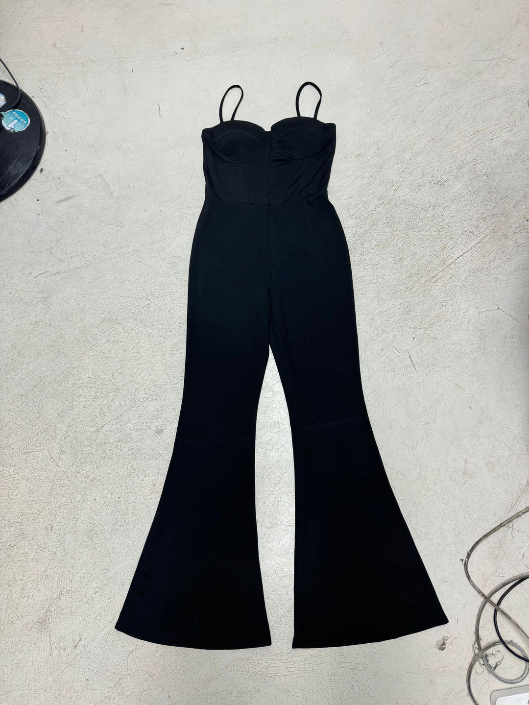 Dame Flared Jumpsuit med stropløs top og figursyet silhuet Skovae