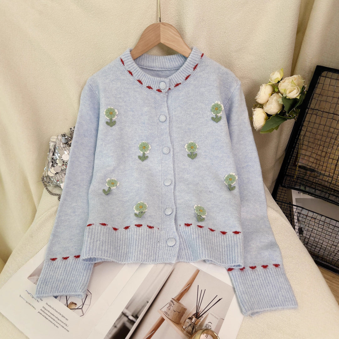 Dame cardigan med blomstret broderi design og knaplukning Stilla