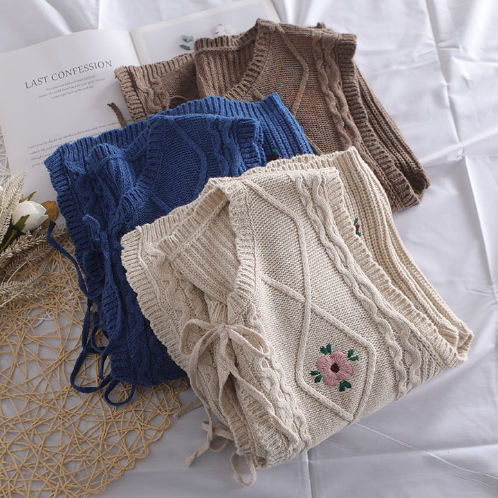 Kvinders strikkede vest med romantisk blomsterbroderi Stilla