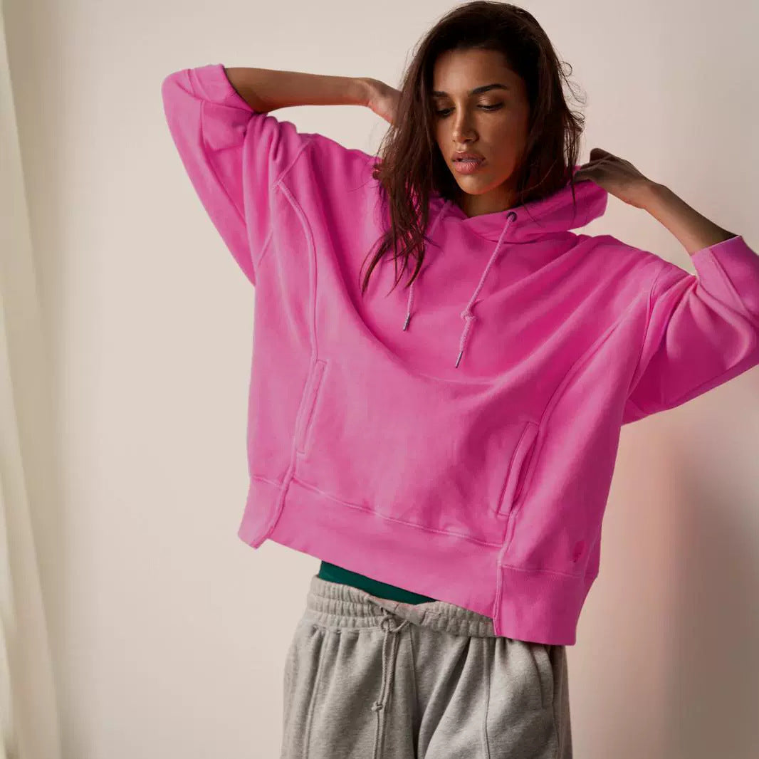 Dame oversized hoodie lavet af blød bomuldsblanding med praktiske sidelommer Stilla
