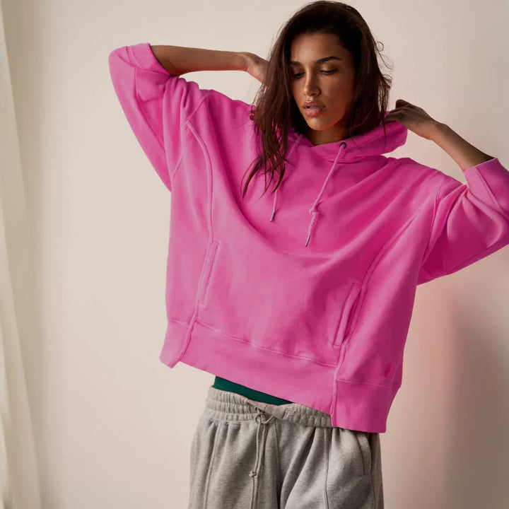Dame oversized hoodie lavet af blød bomuldsblanding med praktiske sidelommer Stilla