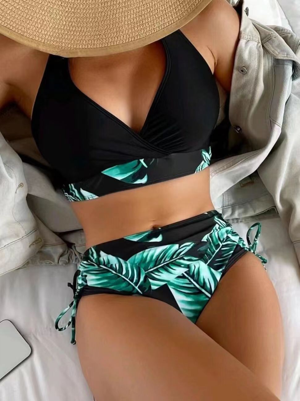 Dame Bikinier med sporty snit og legende print Stilla