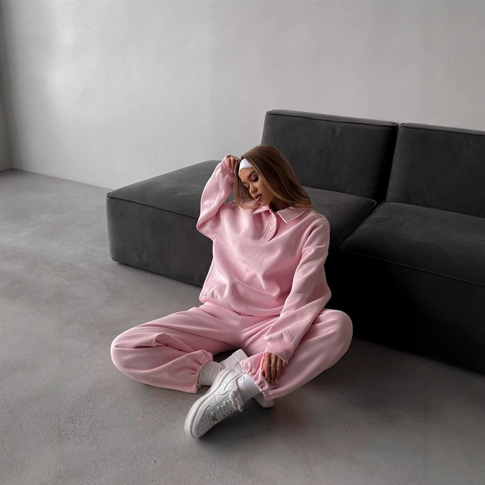 Kvinders sporty loungewear sæt med brede bukser og modeskjorte
