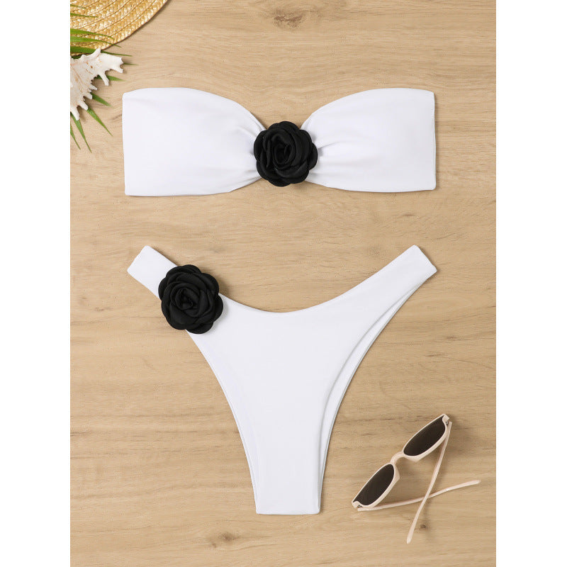 Dame bandeau-bikini med floralt detail Stilla