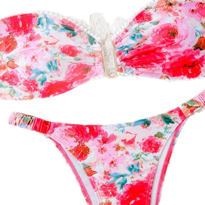 Dame bikini-sæt med floralt design og elegant smykkedetalje Stilla