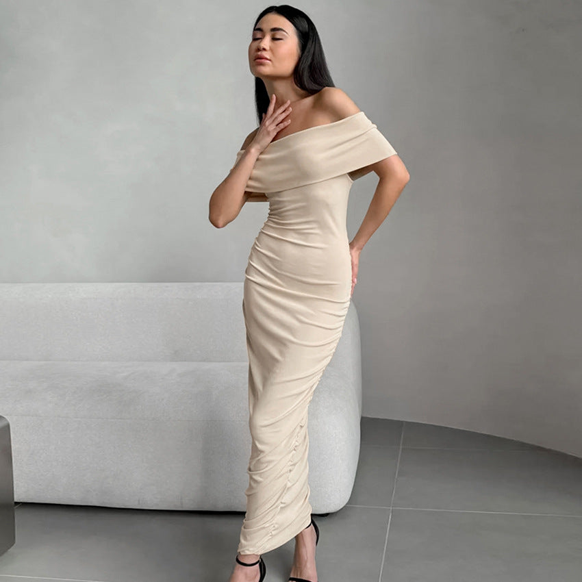 Dame Off-Shoulder Maxikjole med rynket design og tætsiddende silhuet Stilla