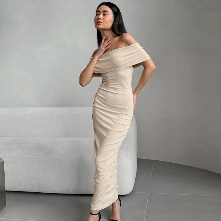 Dame Off-Shoulder Maxikjole med rynket design og tætsiddende silhuet Stilla