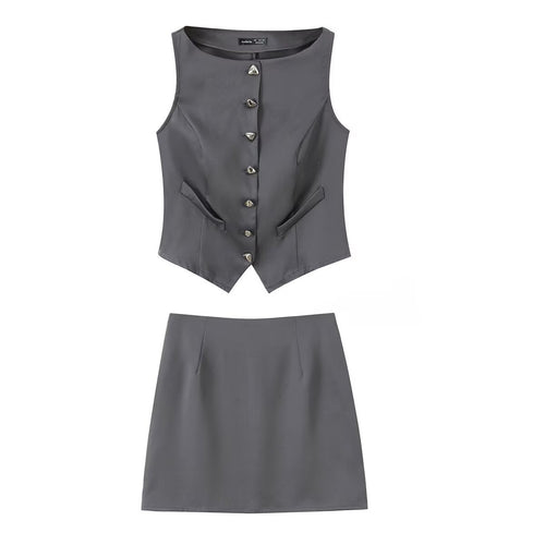 Dame-sæt bestående af figursyet vest og kort nederdel med elegante knapdetaljer Skovae