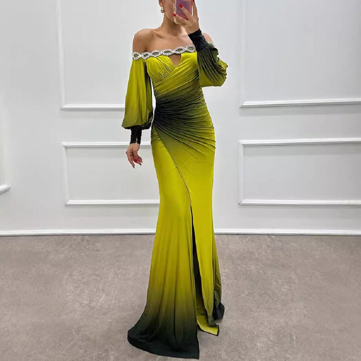 Dame elegant aftenkjole med glitrende taljeudskæring og flydende skirt Stilla