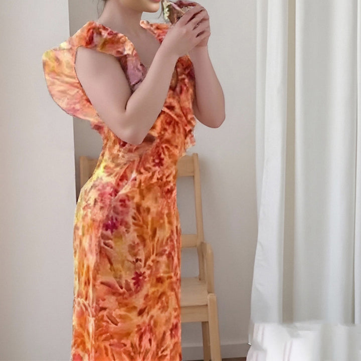 Dame maxikjole med voluminøse flæsedetaljer og elegant V-udskæring Stilla