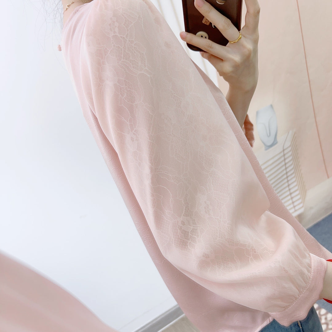 Damebluse med elegant V-halsudskæring og mode puffærmer Stilla