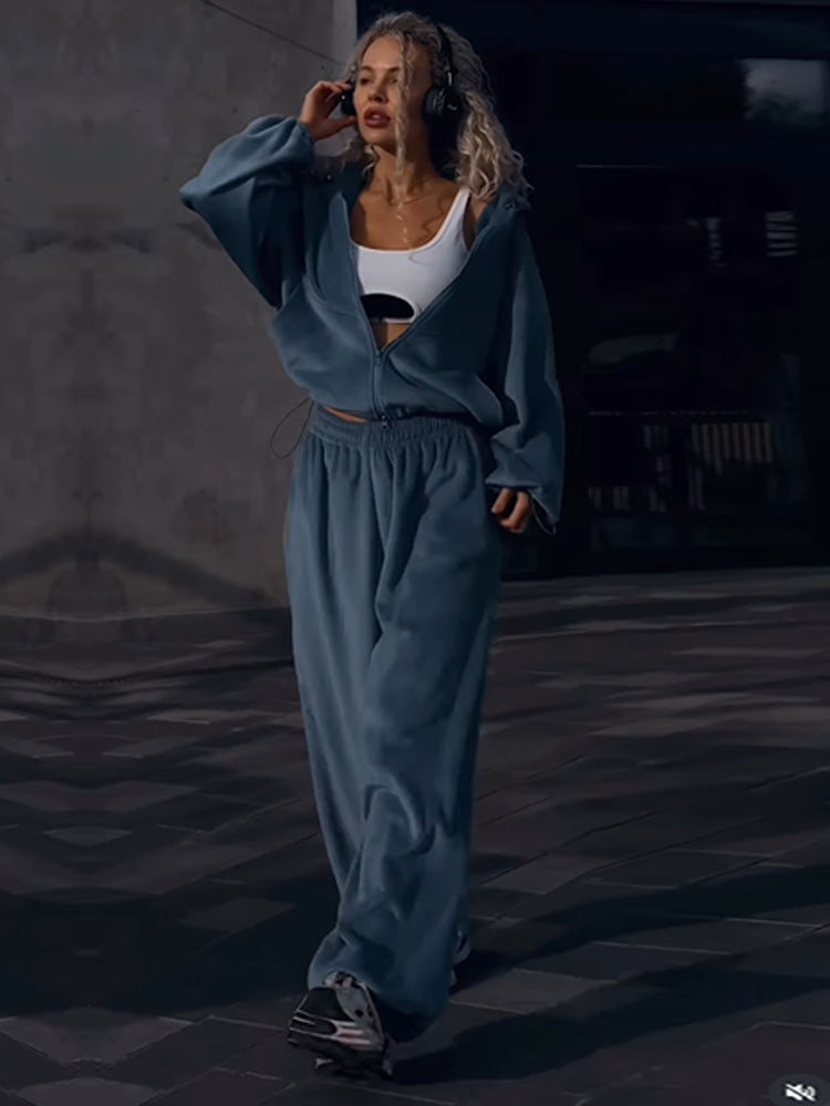 Kvinders sporty fleece sæt med løs pasform og hætte Skovae