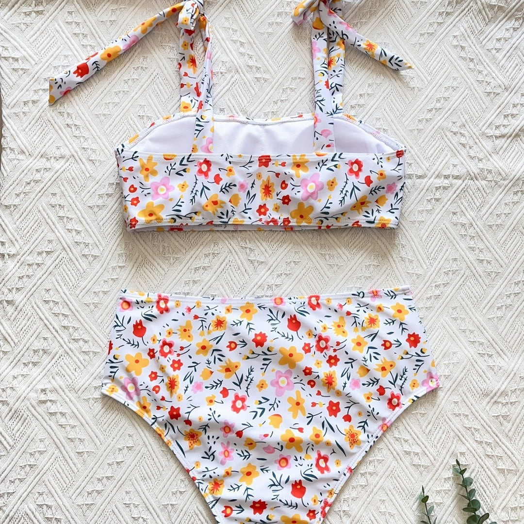 Dame to-delt bikini sæt med justerbare stropper og flydende design Stilla