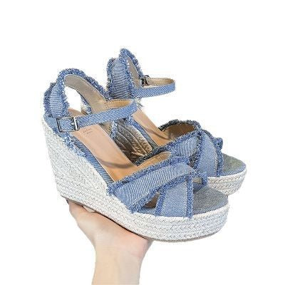 Dame wedge-sandaler med flettet rem-design og trendy denim-overdel Stilla