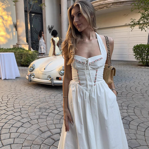 Dame bryllupskjole med off-shoulder design og flæsedetaljer Stilla