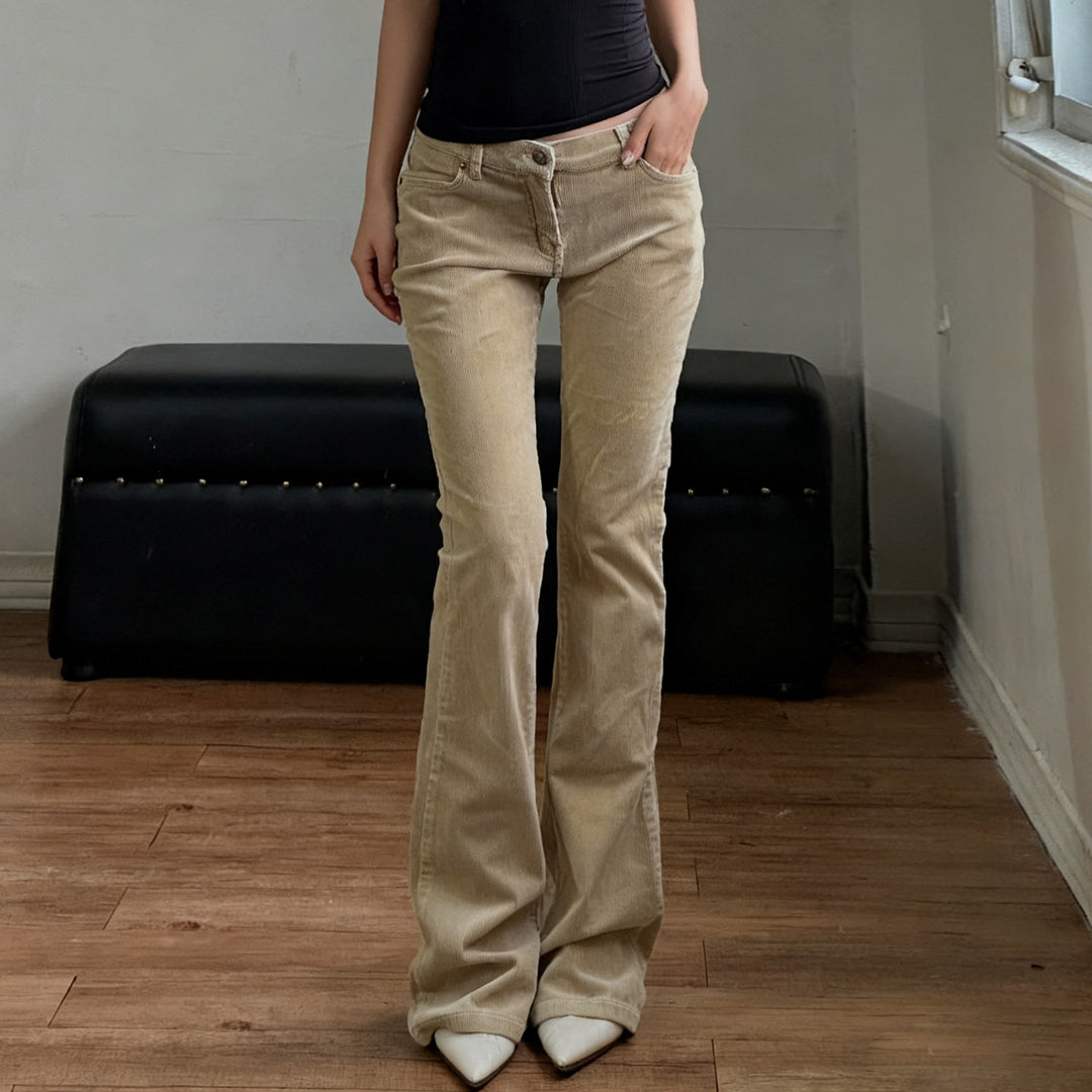 Dame flared jeans med klassisk high-waist skæring og trendy detaljer Skovae