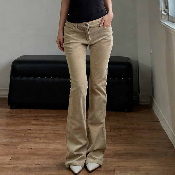 Dame flared jeans med klassisk high-waist skæring og trendy detaljer Skovae