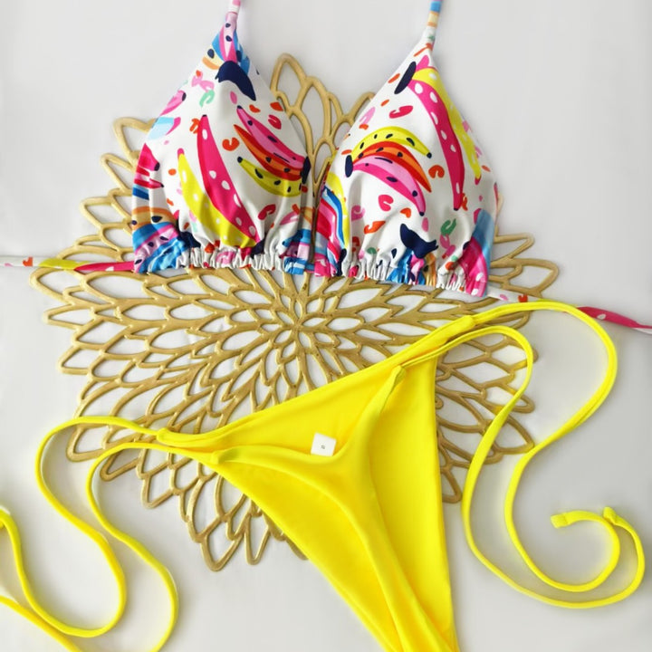 Dame bikini-sæt med farverigt frugtmønster og sidelæns knude Skovae