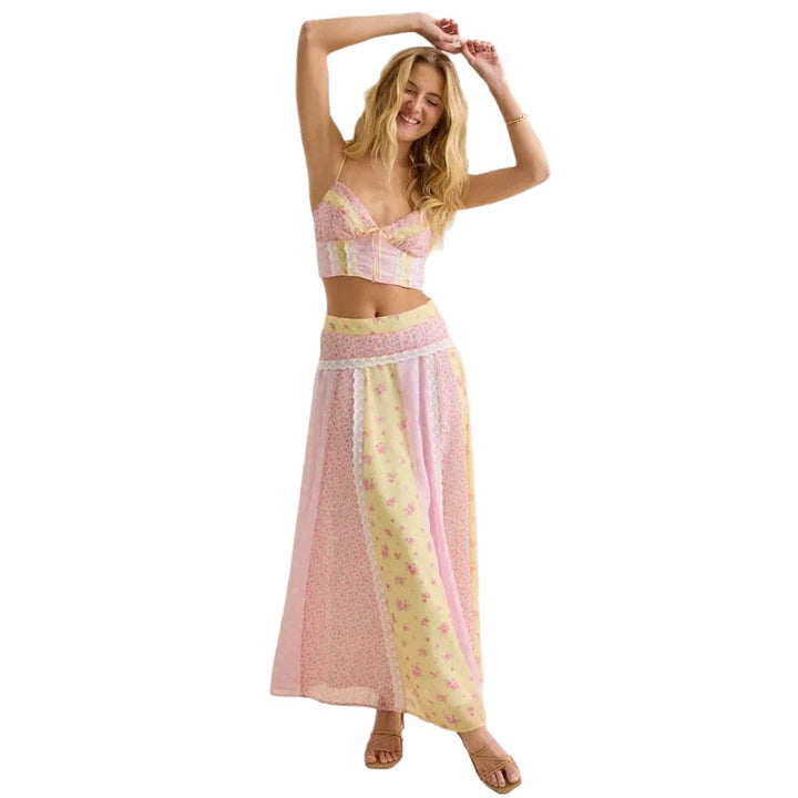 Dame nan romantisk Crop-Top med spaghetti stropper og lagdelt patchwork maxiskørt Skovae