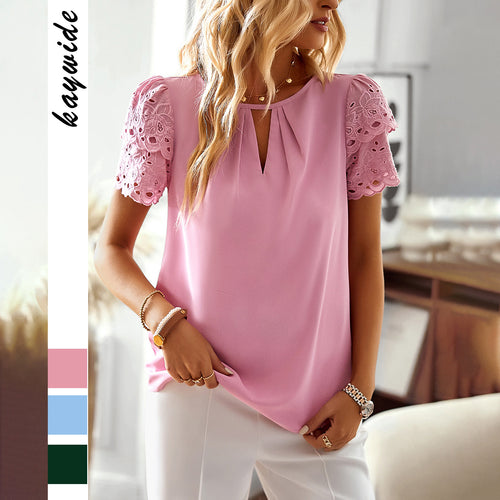Dame-bluse med elegante spidsærmer og diskret knaplukning Stilla