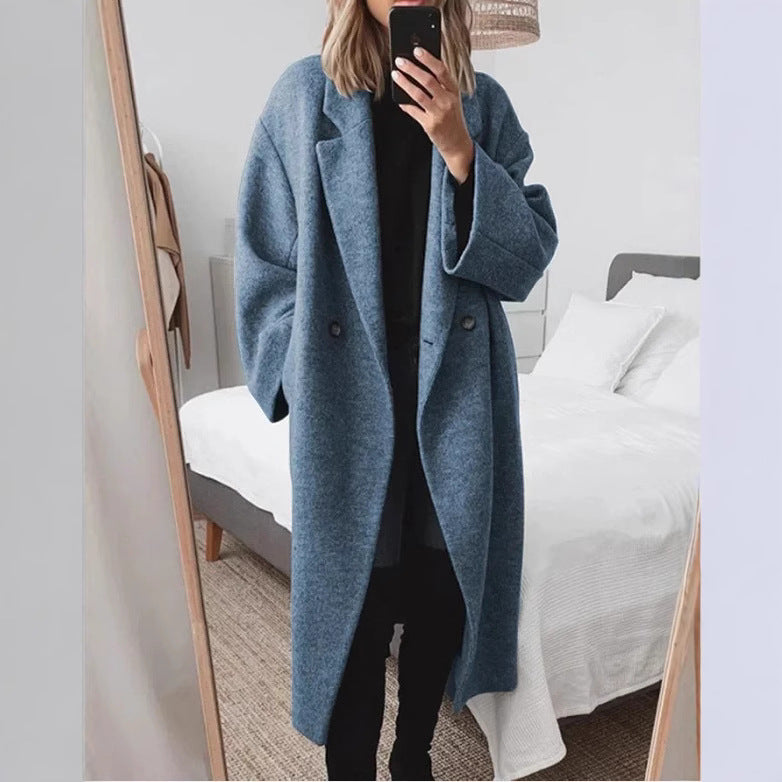 Kvinders oversized uldfrakke med dobbelt knaplukning og elegant snit Stilla