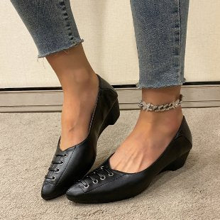 Dame elegante Ballerinas med moderigtige snørredetaljer og behagelig sål Stilla
