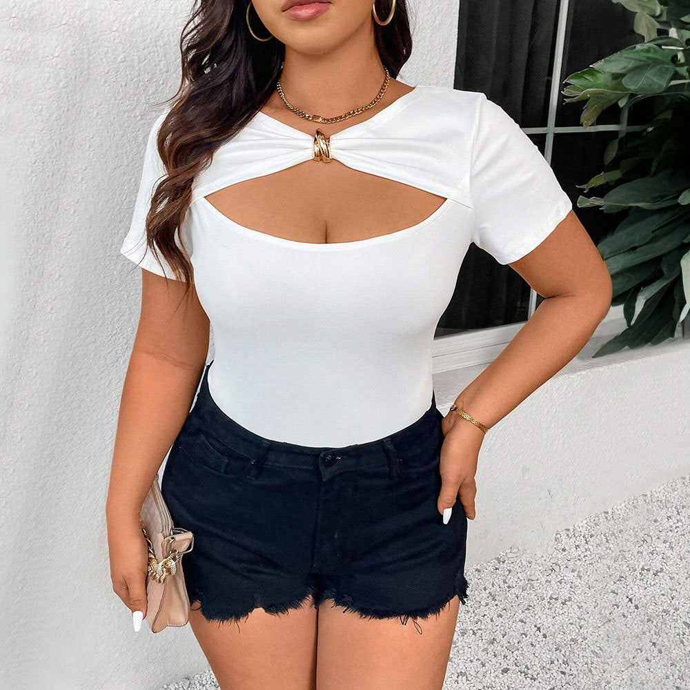 Dame figurtilpasset body med moderne cut-out og trendy knude-detail Stilla