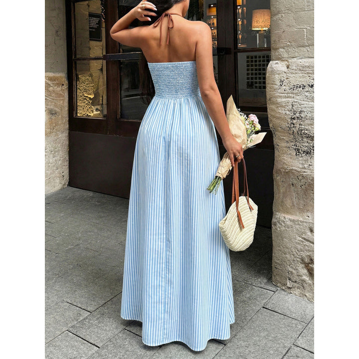 Damen Maxi-Kleid mit tiefem V-Ausschnitt und raffiniertem Streifenmuster Skovae