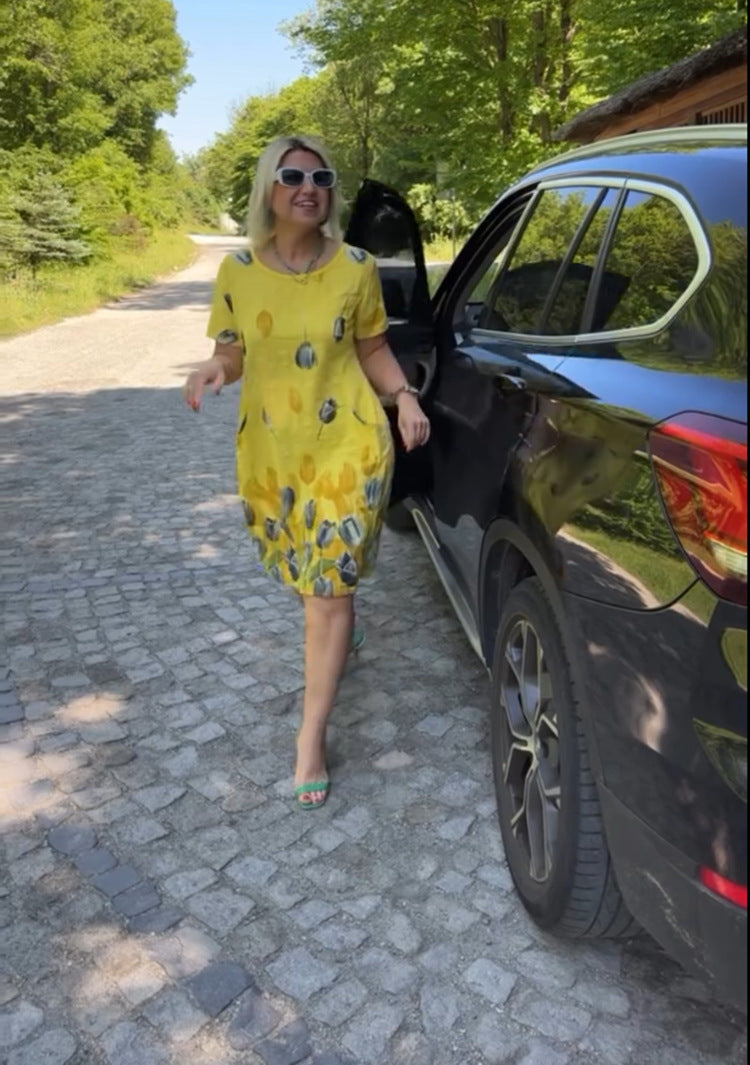 Dame fritidkjole med blomsterprint og behagelig snit Stilla