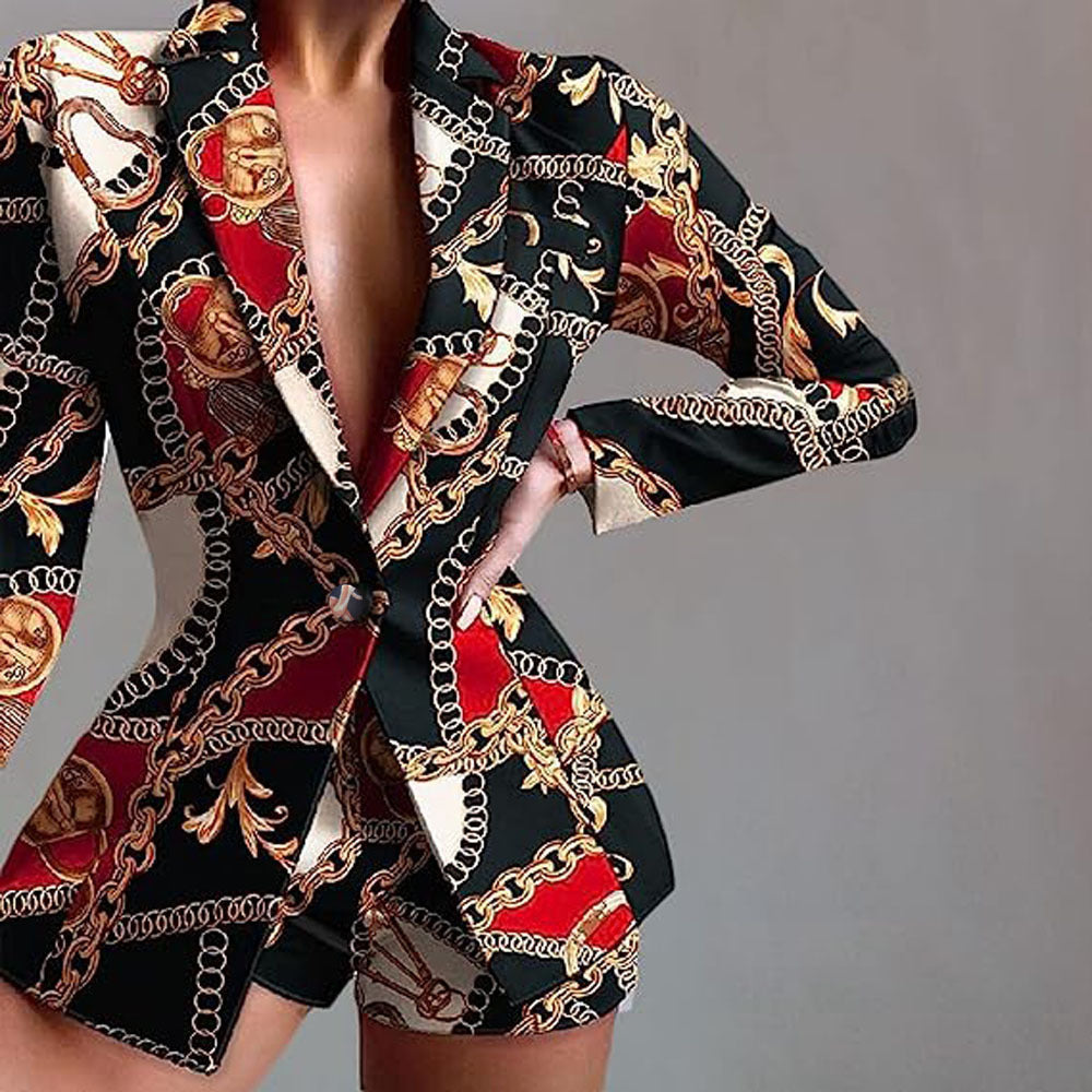 Dame stylish blazer med korte bukser og iøjnefaldende farvedesign Stilla
