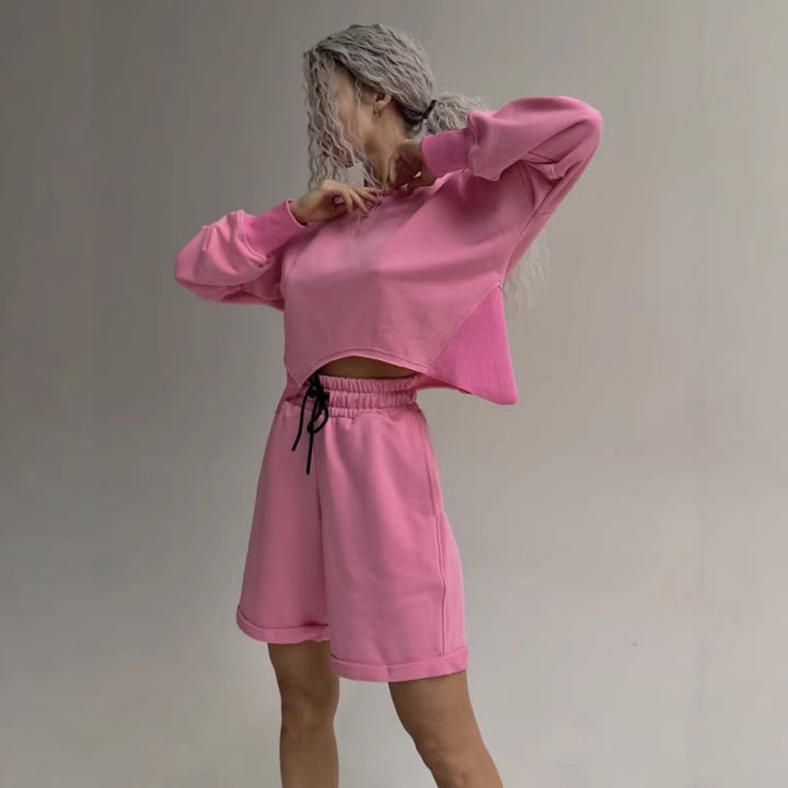 Kvinders afslappede sweatshirt og shorts sæt med snøre og farverigt design