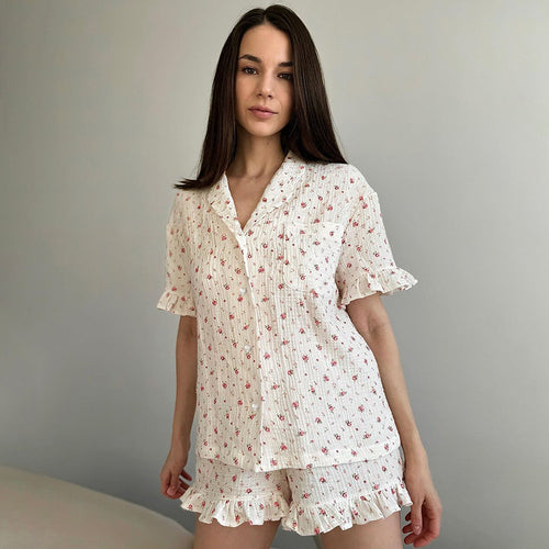 Dame sæt bestående af ærmeløs top og shorts med flæse detaljer Stilla